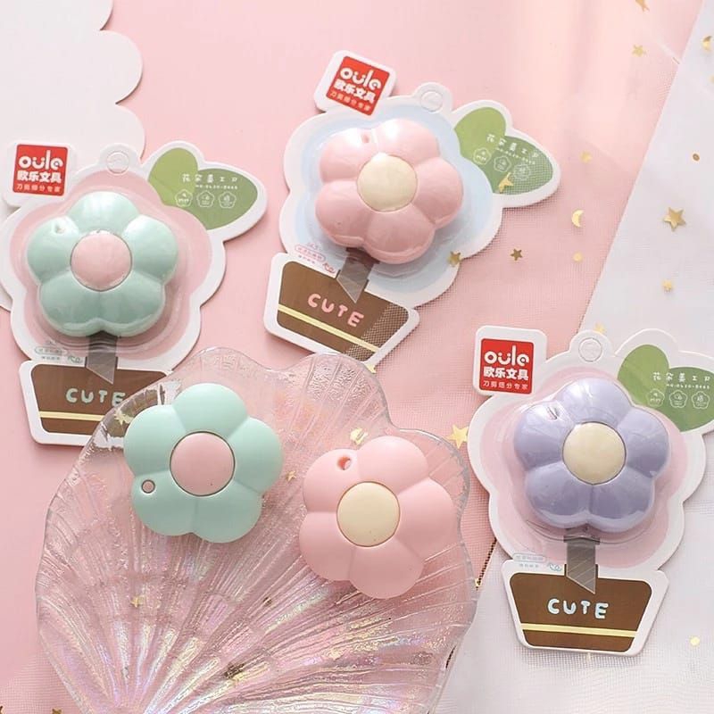 

MINI CUTTER PISAU MINI MOTIF FLOWER SUNFLOWER BENTUK BUNGA DENGAN LUBANG GANTUNGAN KUNCI