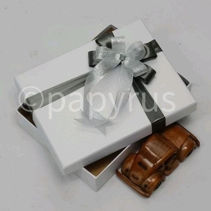 

PAPYRUS 17,5x22,5 Tinggi 5cm Kotak Kado Gift Box V2