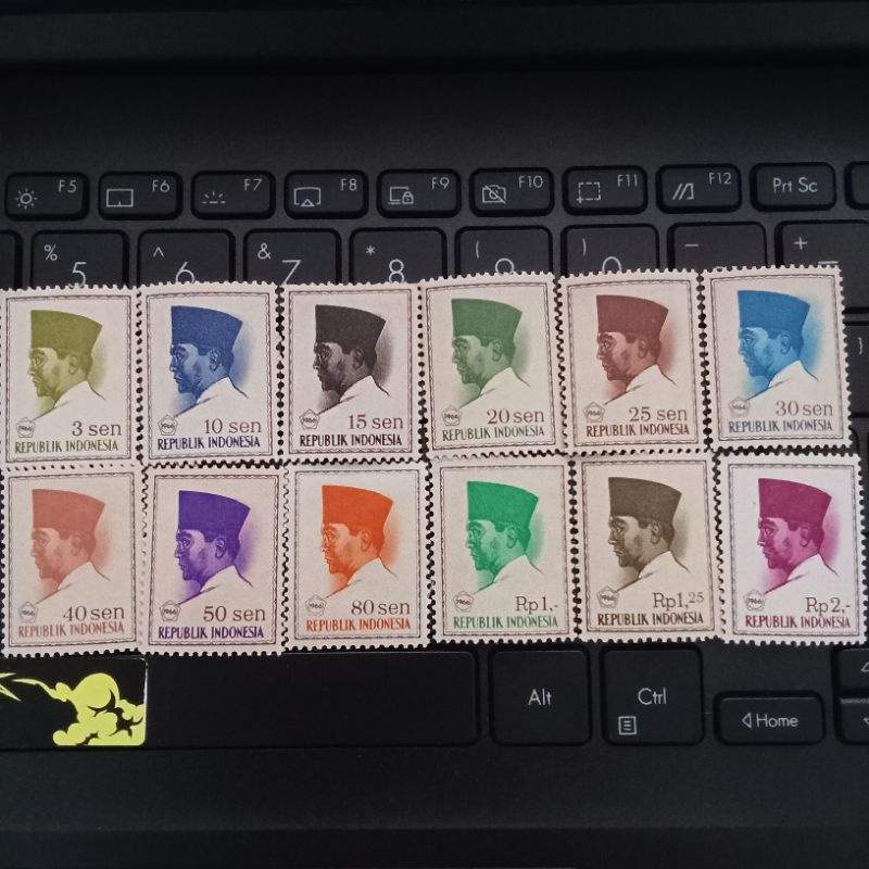 

Perangko Kuno Set Mini Soekarno 12 Keping Tahun 1966 Mint - Prangko