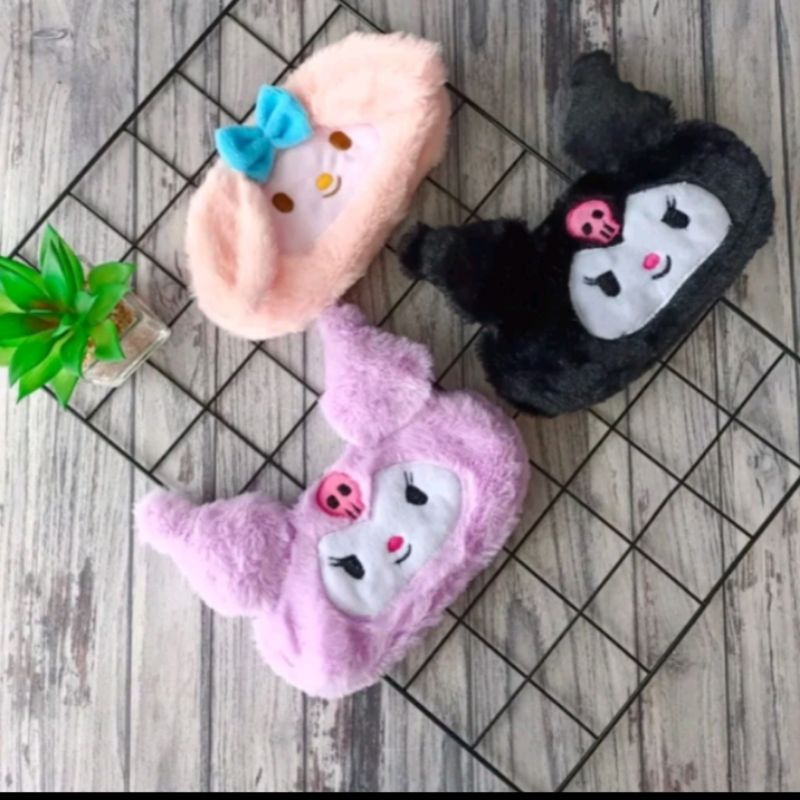 

Tempat Kosmetik /Tempat pensil serba guna bulu