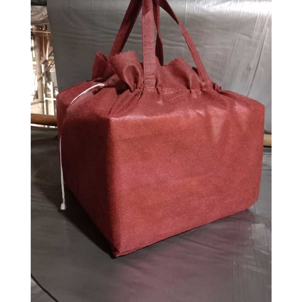 

Ready Goodiebag TAS HAJATAN SERUT POLOS box kotak nasi 22x22 isi 12pcs