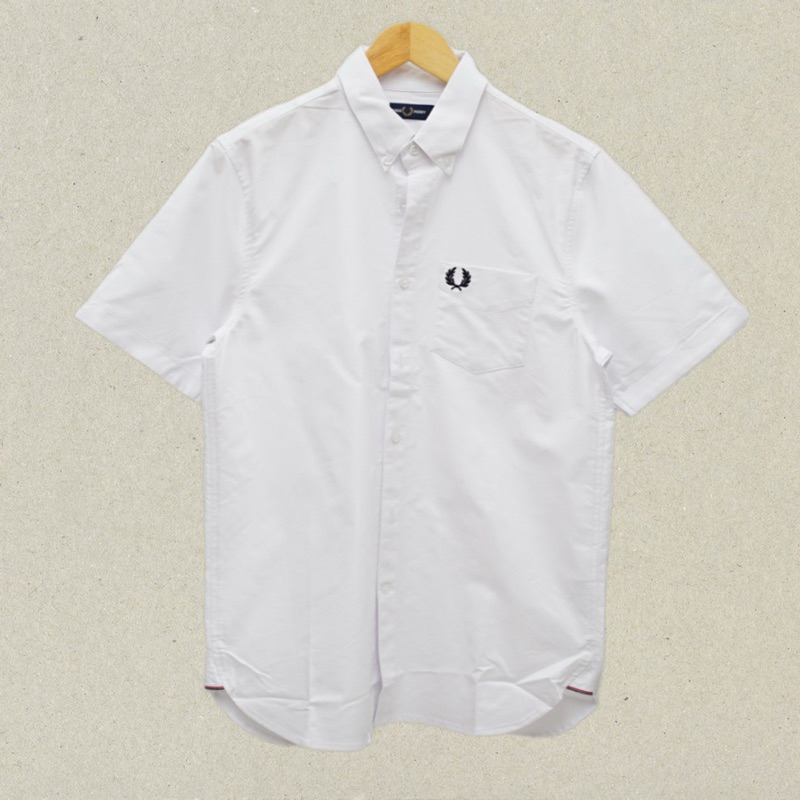 Fred Perry Shortsleeve Oxford Shirt in White Kemeja Pria dan Wanita Original