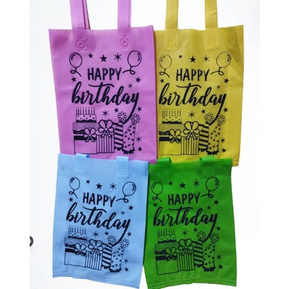 

Harga perlusin isi 12pcs goodie bag ULTAH tali uk 25x35x8 58gsm