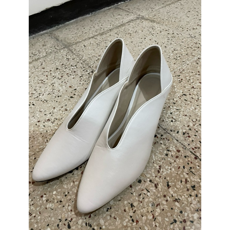 preloved like new sepatu heels lomari edith white