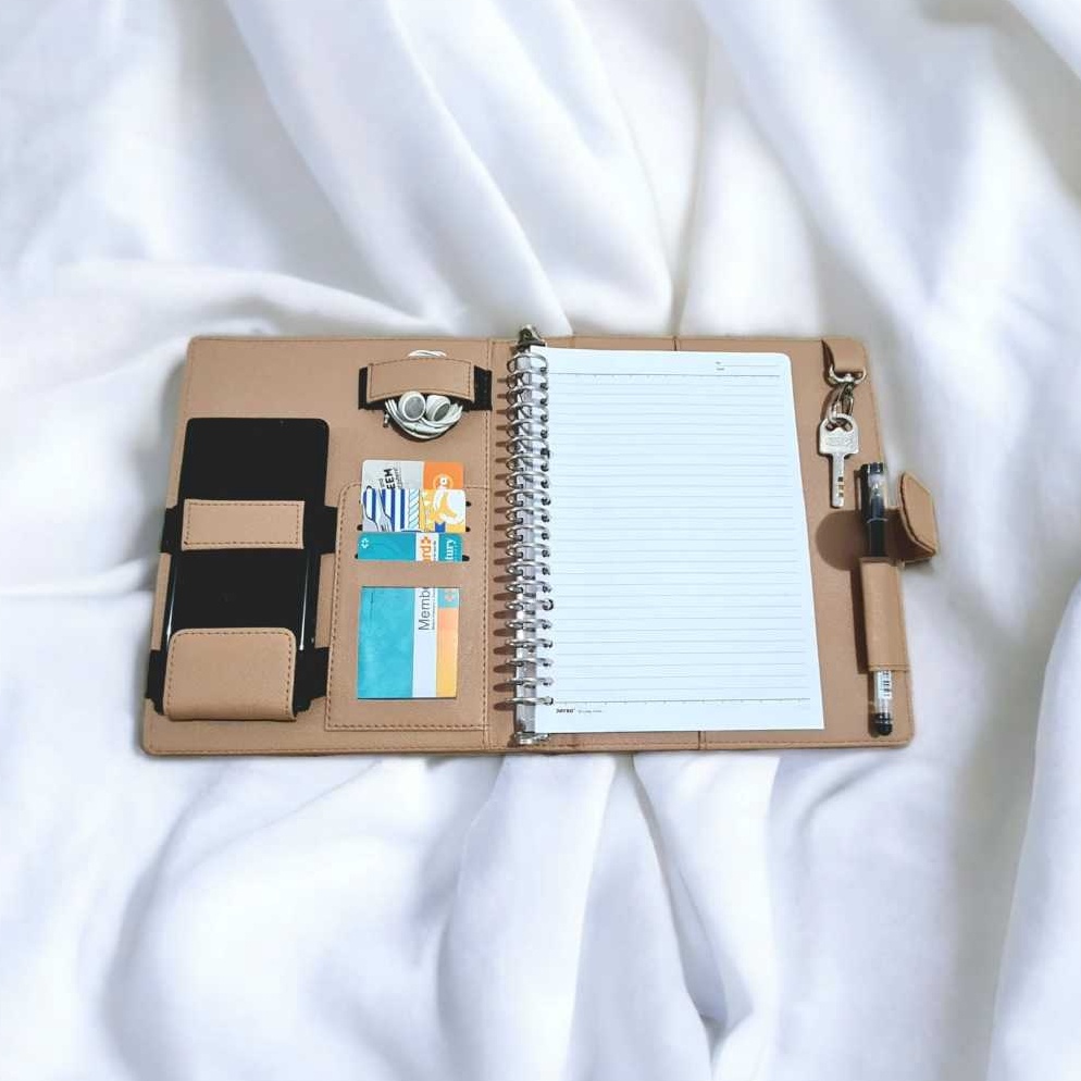 

KODE E79G BISA CUSTOM Binder Kulit A5 Bisa Custom Nama Binder Custom Ukuran A5 Bahan Kulit Premium