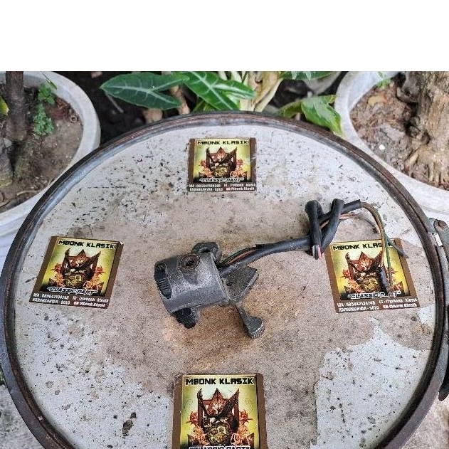 holder saklar yamaha v50 v70 v75 tahun tua ORIGINAL saklar holder yamaha v50 v70 v75 holder v50 v70 