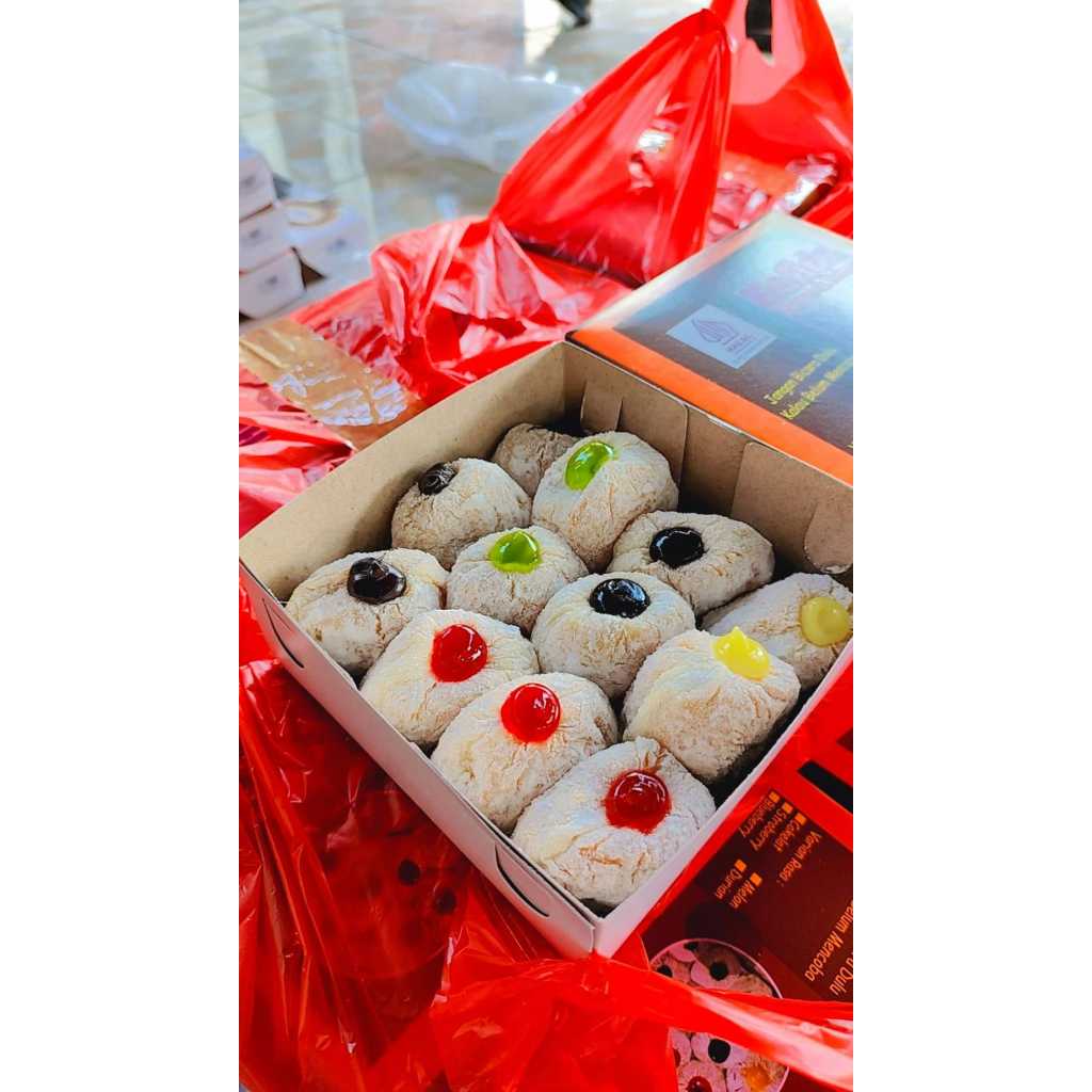

DONAT CEMONG BOMBOLONI MIX VARIAN RASA ISI 12