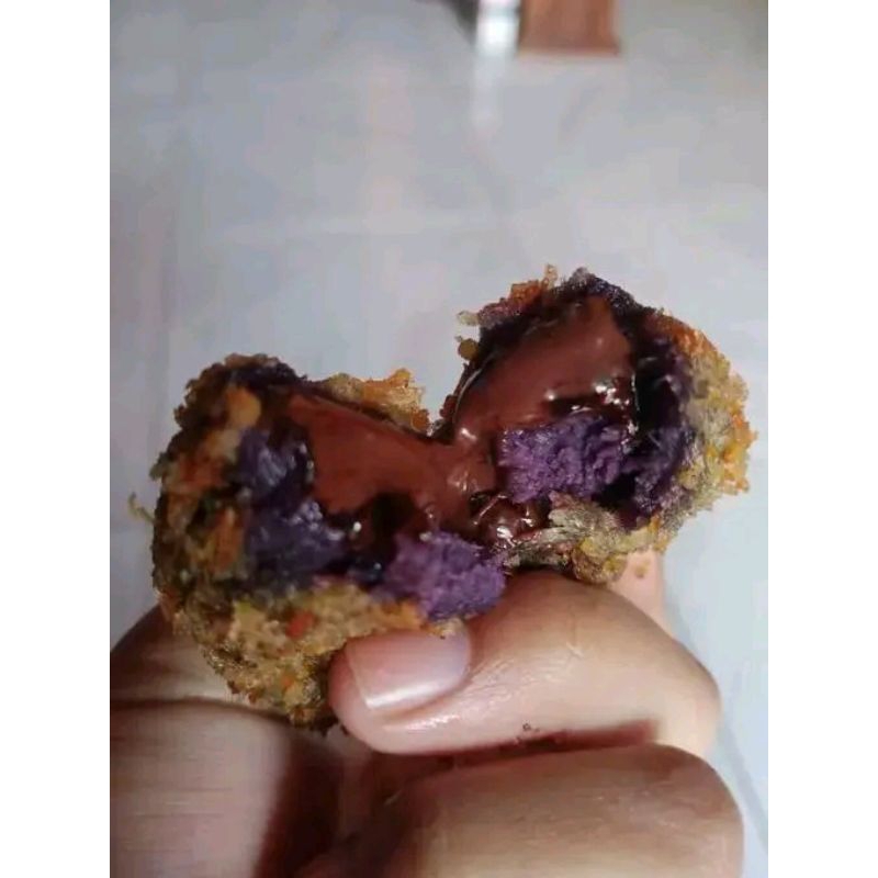 

Bola-bola ubi lumer coklat 10.000/porsi