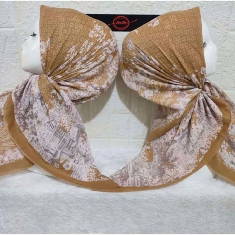 segiempat motif ala button buttonscarves segi empat hijab motif button scarf