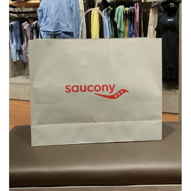 

Paperbag branded Saucony