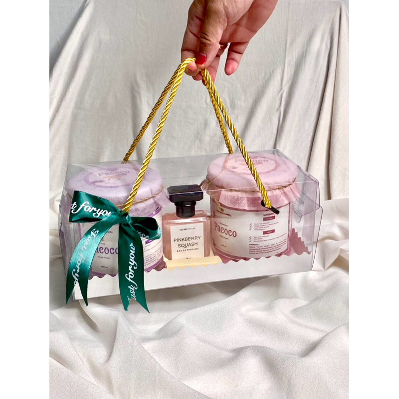 

PACOCO HAMPERS QUREENIE isi 2 toples isi kacang mete coklat/keripik pangsit dengan 5 varian rasa