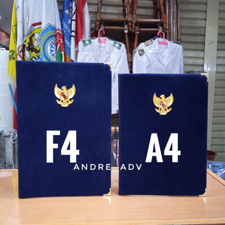 

map kantor map beludru biru dongker garuda timbul