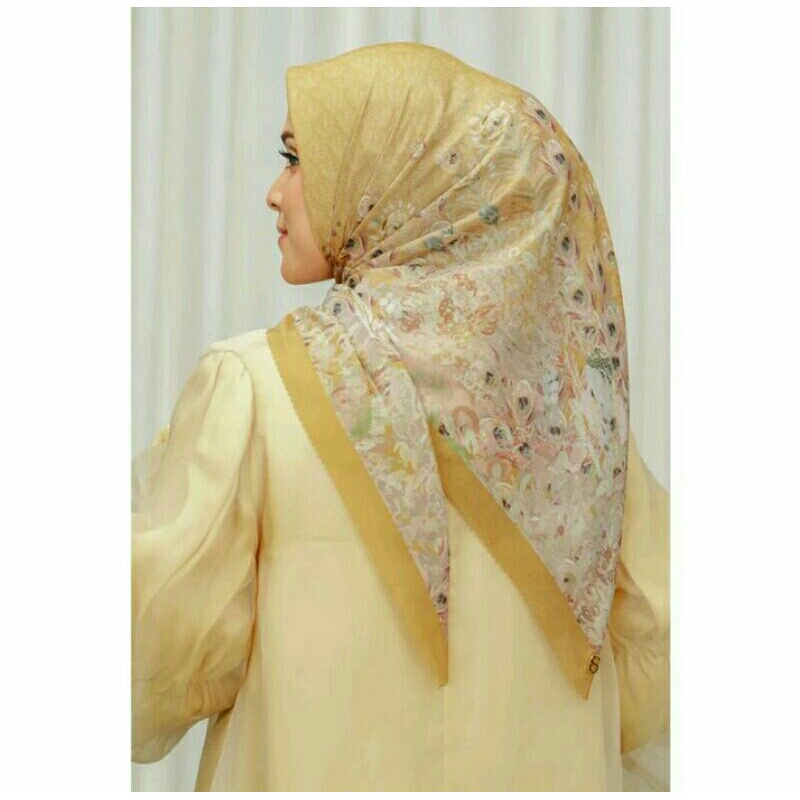 Buttonscarves Ederra Curry