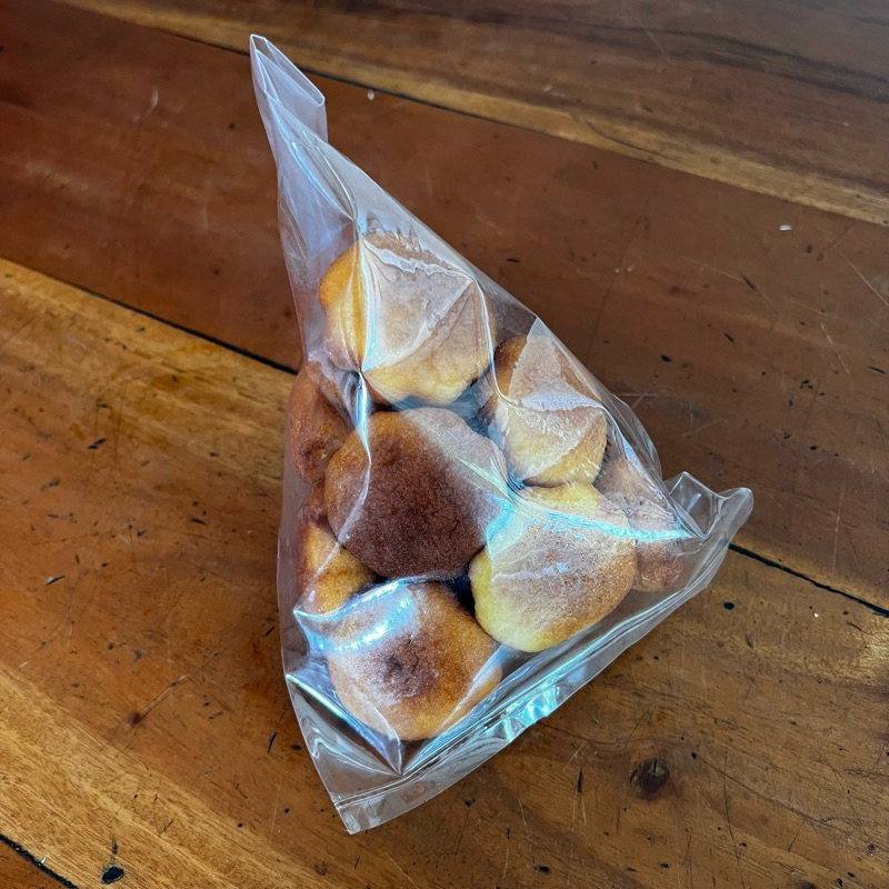 

Snack Kue Bolu Jadul Bangka Segitiga Enak & Lembut 1Pak (10pcs)