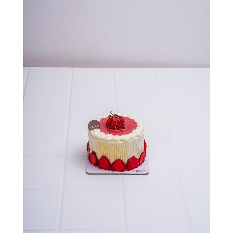 

Soft Chiffon Birthday Cake - Berries