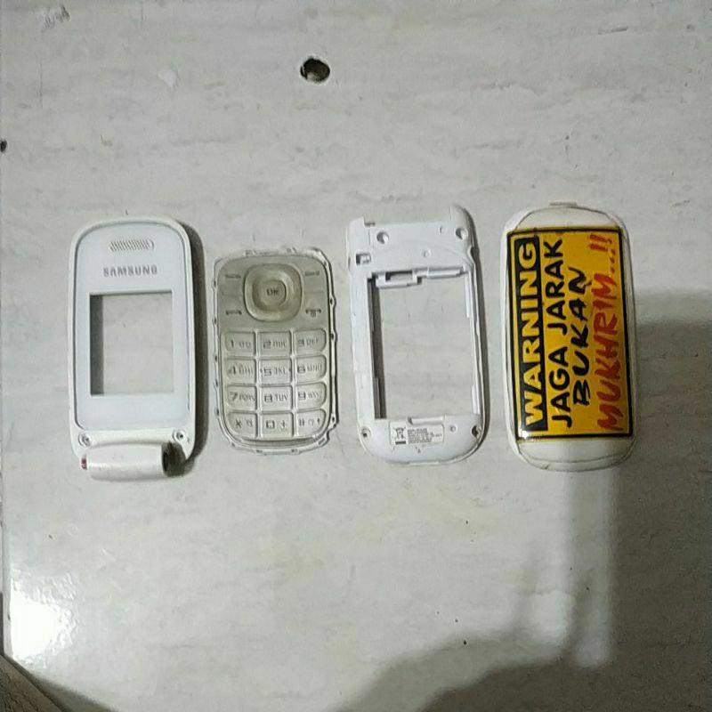 kelengkapan bekas Samsung caramel GT e1272 dapat seperti di gambar