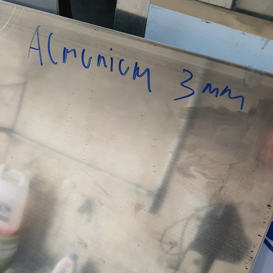 Plat alumunium Tebal: 3mm
