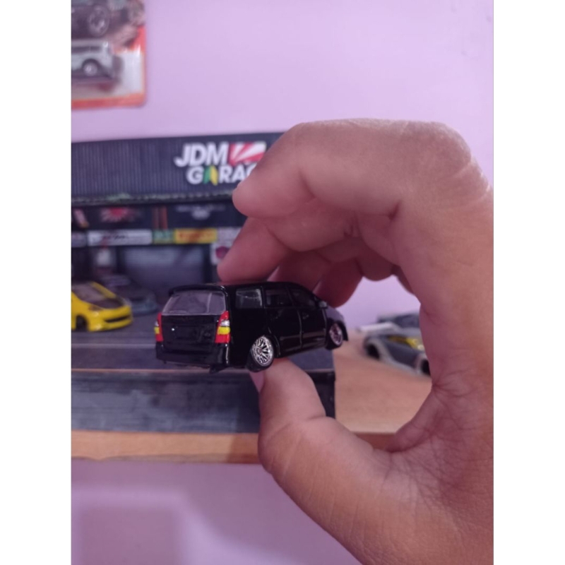 welly toyota innova custom