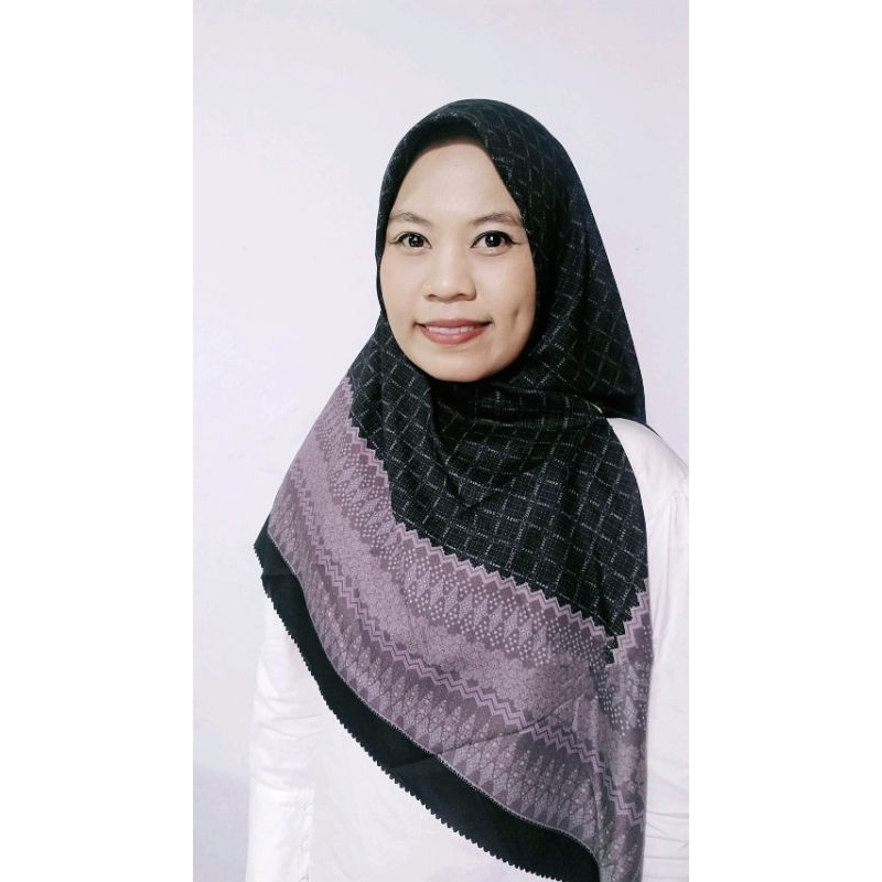 Hijab Instan Resleting Voal Motif Syari Black Edition