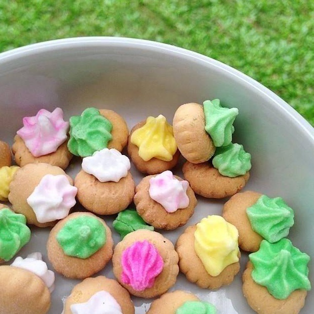 

BEST SELLER 15gram Biskuit Gem rose kancingMonasjadulWarna WarniIcing Sugar Biscuit