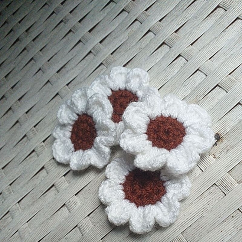 Aplikasi bunga rajutan cantik gambar tempel hiasan baju