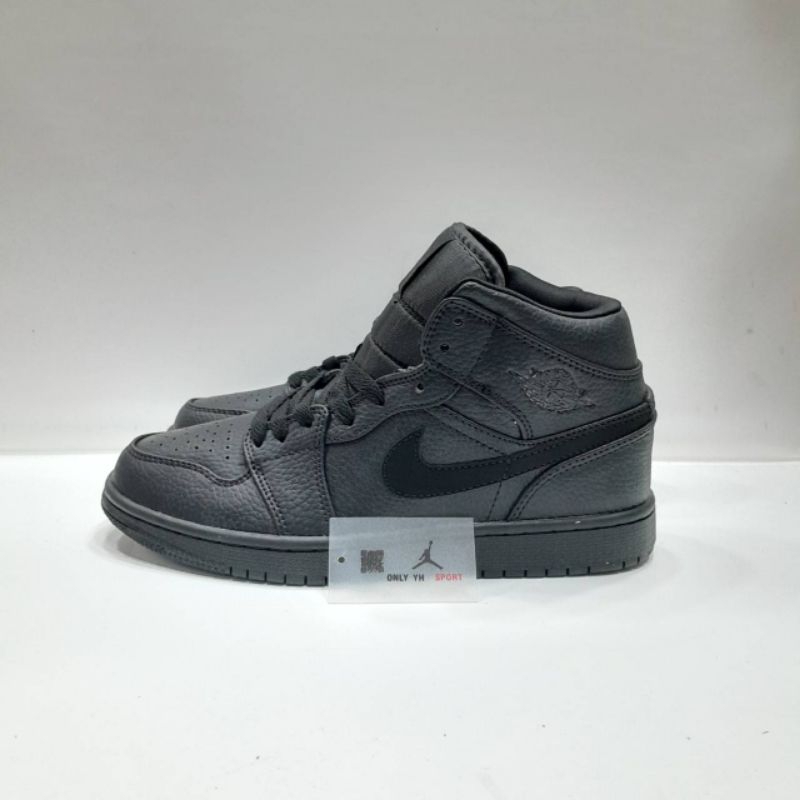 Sepatu Sneakers Nk Air Jordan 1 High Triple Blacksize