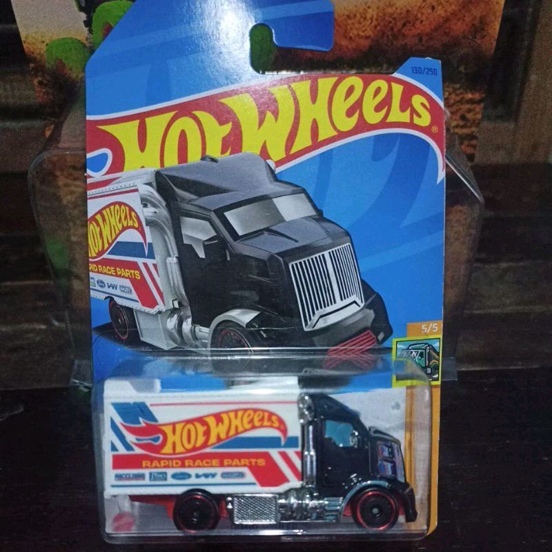 Hot Wheels HIWAY HAULER 2