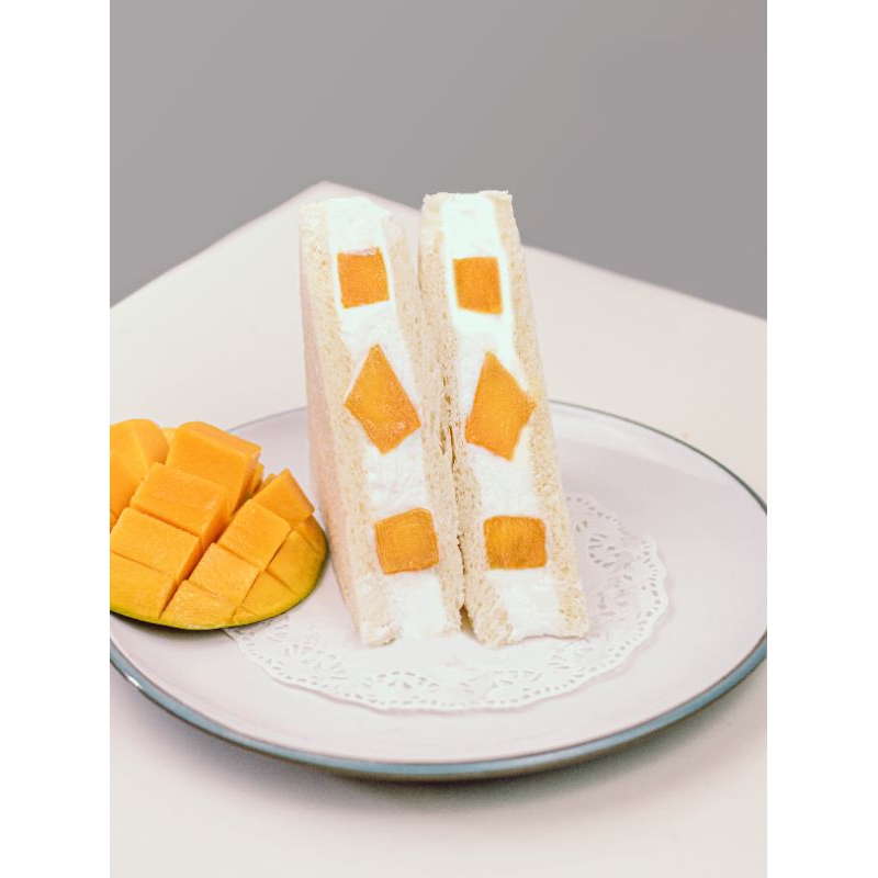 

THE FAVOUR: Fuity Sandwich ANGGUR STOBERI MANGGA