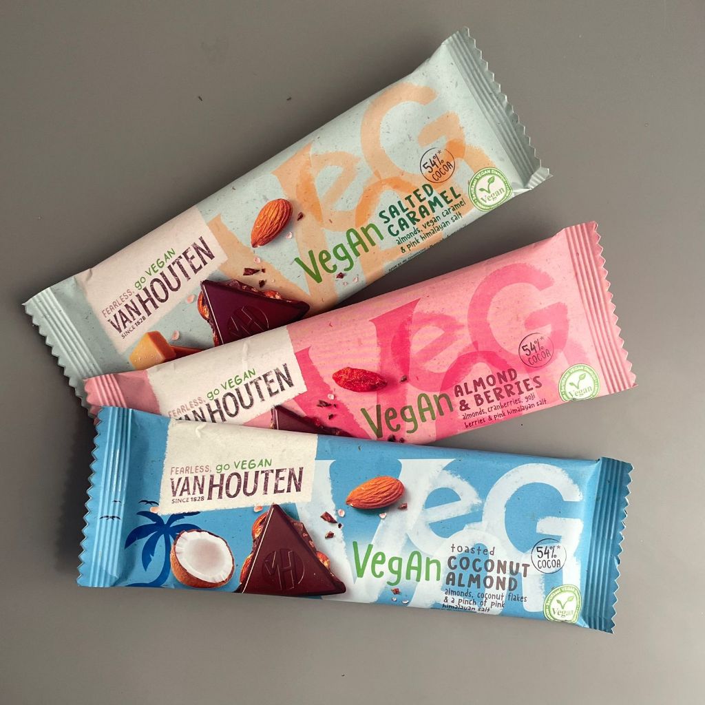 

VAN HOUTEN VEGAN CHOCOLATE BAR 54% COCOA ALMOND & BERRIES / COCONUT ALMOND / SALTED CARAMEL vegan