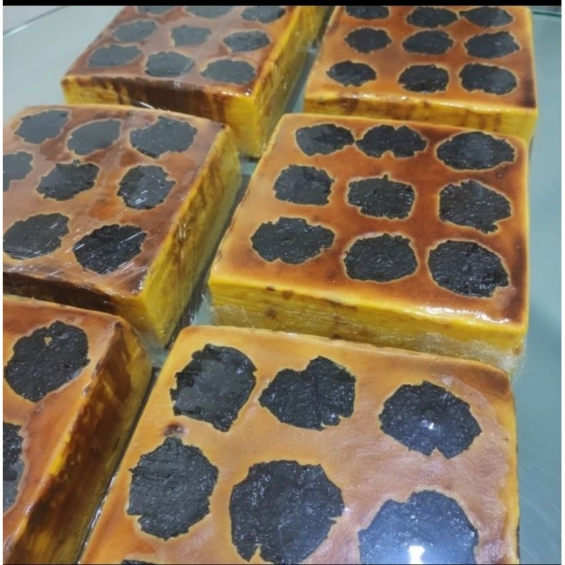 

LAPIS LEGIT PRUNE. Black prune cake premium 20x20cm. Non alkohol.