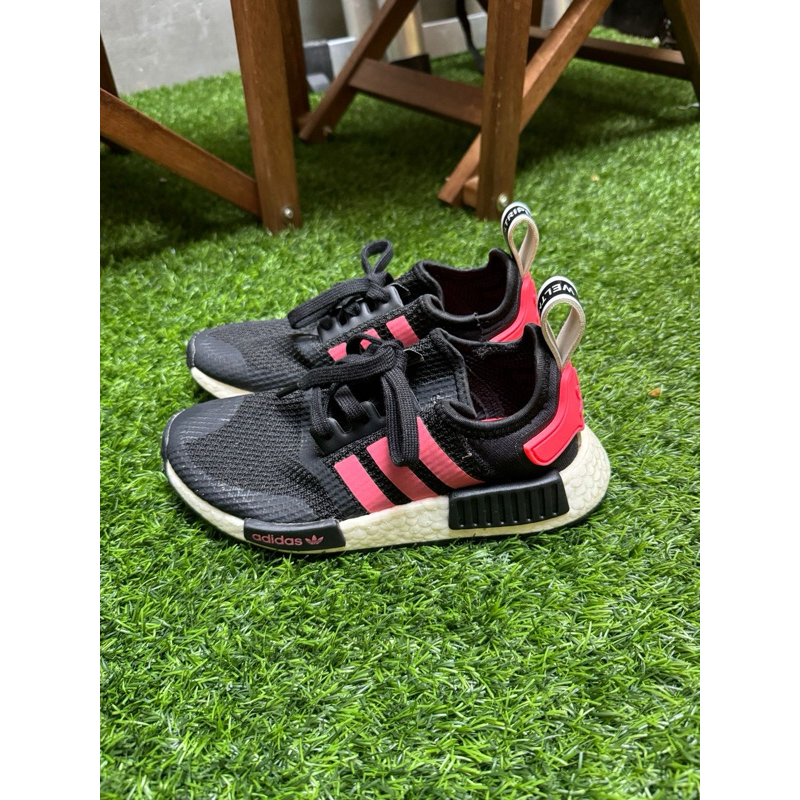 Sepatu Adidas NMD R1 Black Signal Pink (Preloved)