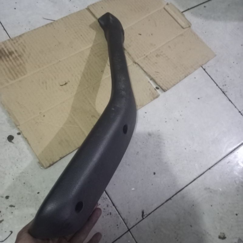 handle pegangan doortrim bakleding pintu belakang kiri Peugeot 306 1.8