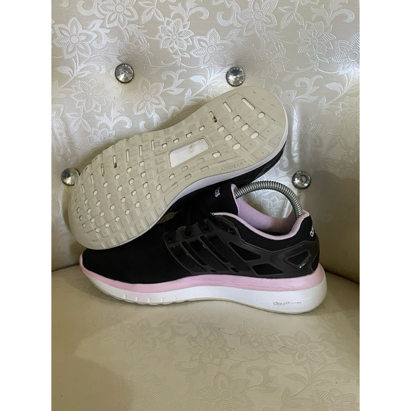 Sepatu running merk adidas (sepatu second/thrift)