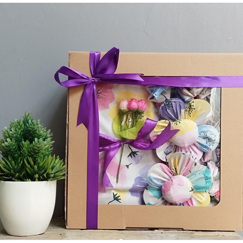 

Hampers sprei kado pernikahan kado ulang tahun souvenir guru