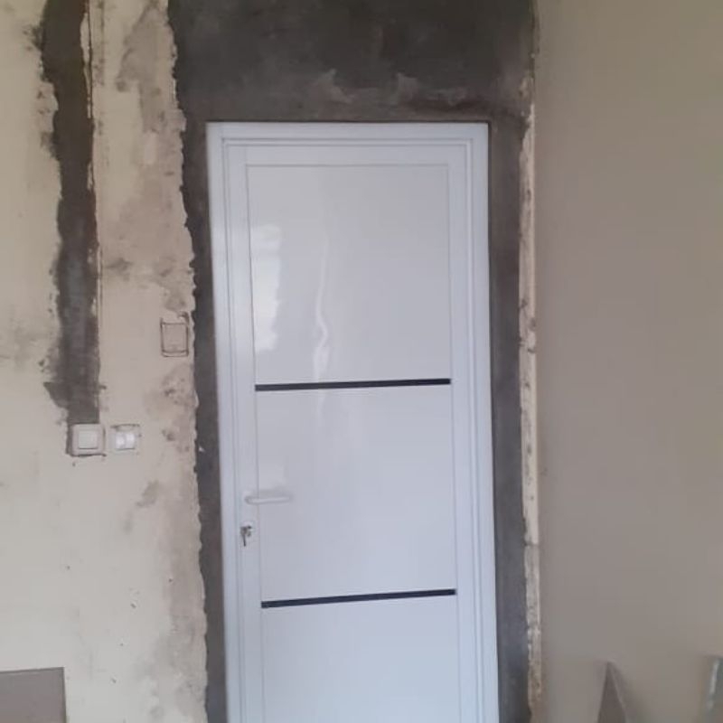 kusen pintu kamar mandi