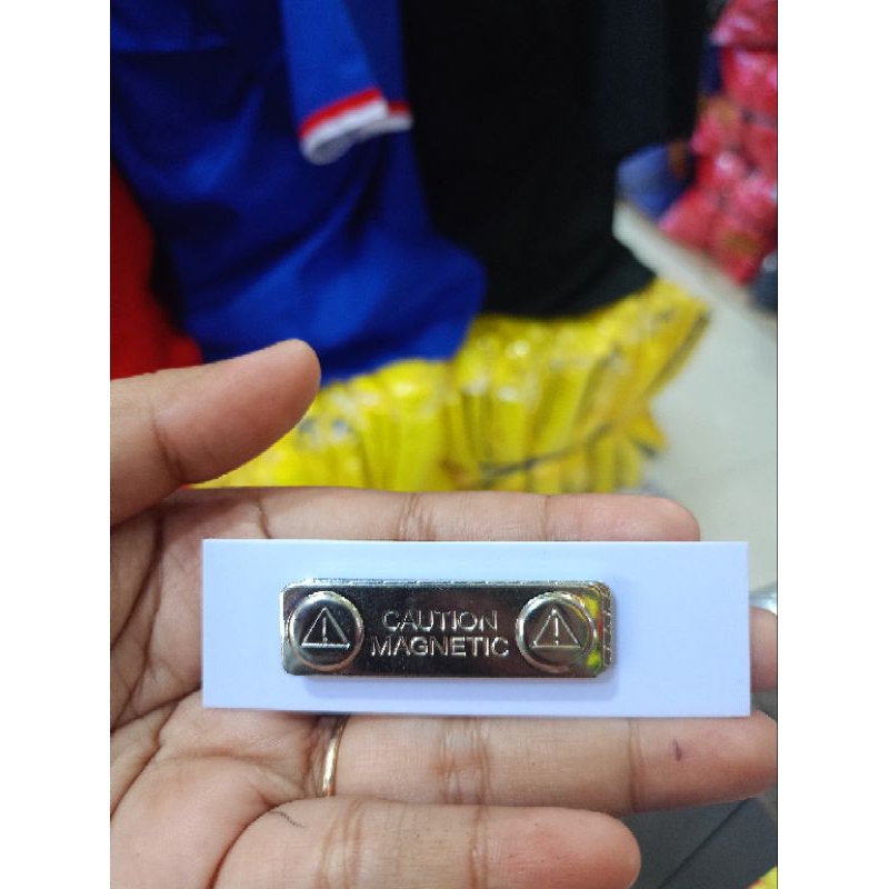 

name tage/papan nama timbul