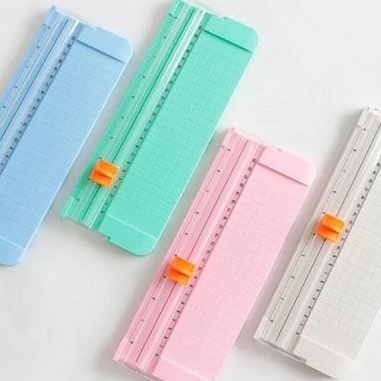 

KI3 ALAT PEMOTONG KERTAS portable Paper Trimmer trimer mungil simpel