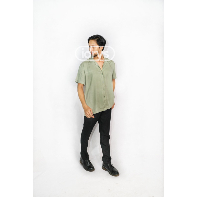 Kemeja Rayon Twil Pria Lengan Pendek Oversize Polos Sage Green