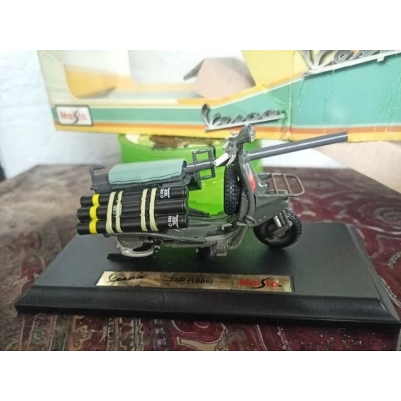 Diecast motor vespa tap 1956 antik military scooter classic tua vesva maisto miniatur cocok koleksi 