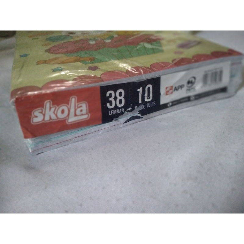 

buku tulis 38 lembar garis skola by SIDU notebook SINAR DUNIA (10PCS)