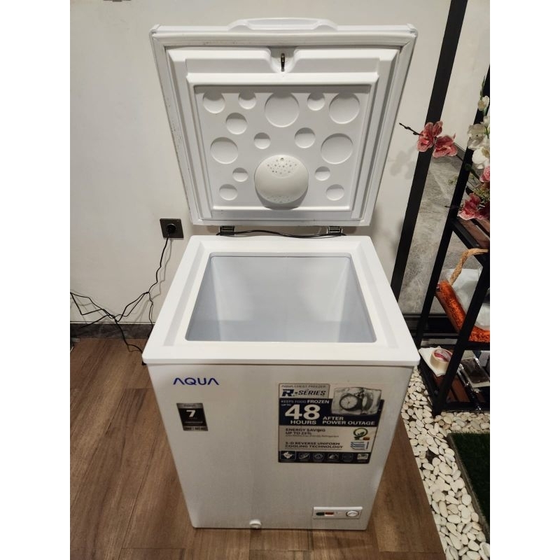 preloved / used / second chest freezer aqua 100 Liter, sehari- hari untuk menyimpan ASI