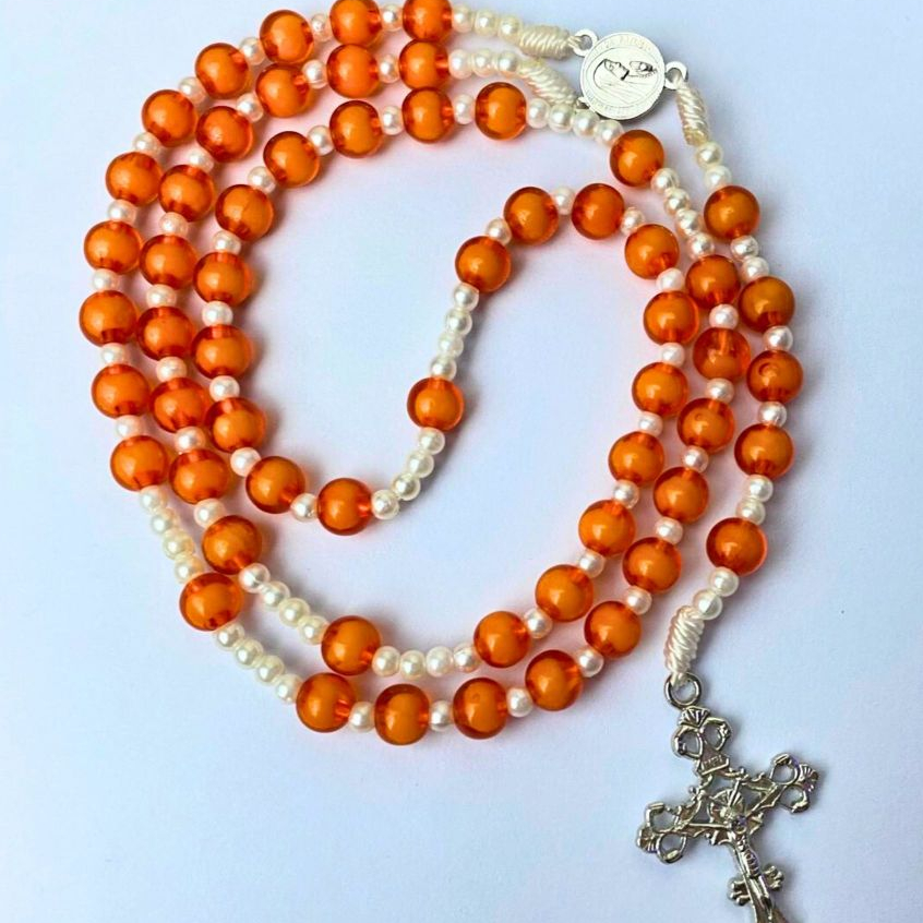 Kalung rosario orange bahan parel isian putih - Rosario Anti Karatan