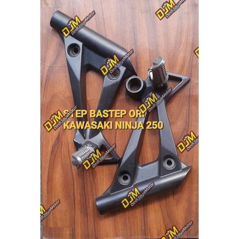 BASTEP BUSTEP PIJAKAN KAKI BELAKANG KAWASAKI NINJA 250 KARBU SATU PASANG