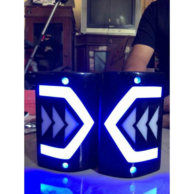 Variasi lampu sein pipi mobil L300