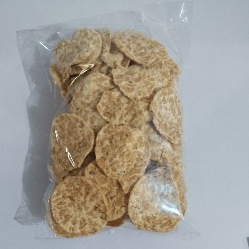 

Keripik Tempe Premium Renyah dan Gurih: Diolah dengan teknik khusus untuk menghasilkan tekstur yang sempurna