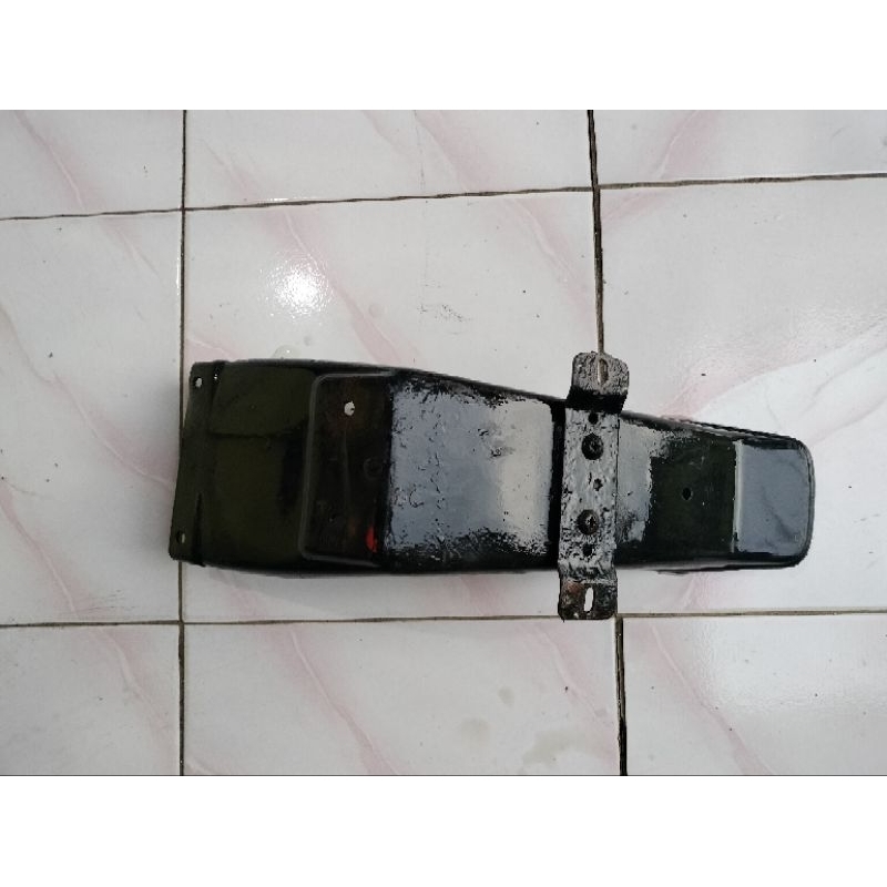 spakbor belakang suzuki crystal