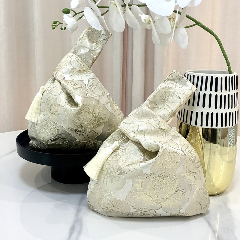 

TERMURAH Pouch Hampers Gift Bag Natal Imlek Lebaran Valentine Premium - Tas Kantong Bingkisan 、Pouch Hampers Gift Bag Natal Imlek Lebaran Premium Tas Kantong Bingkisan