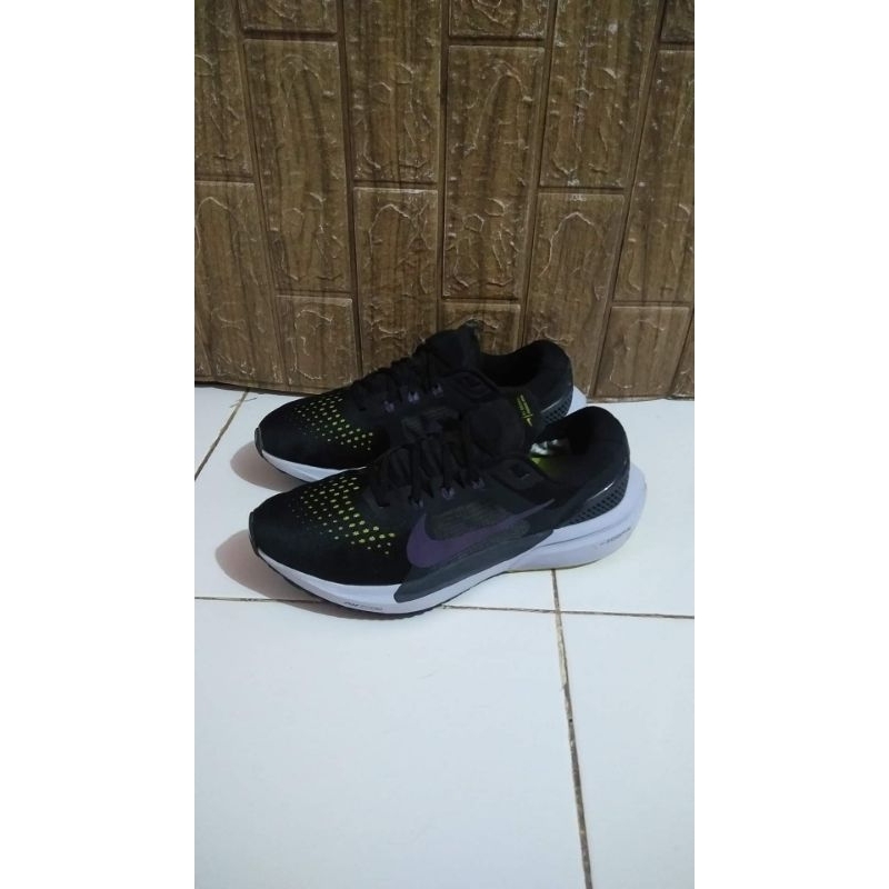 Sepatu Running Nike Air Zoom Vomero 15 Size 40.5 insole 26 cm Kondisi Second Joss mulus Original