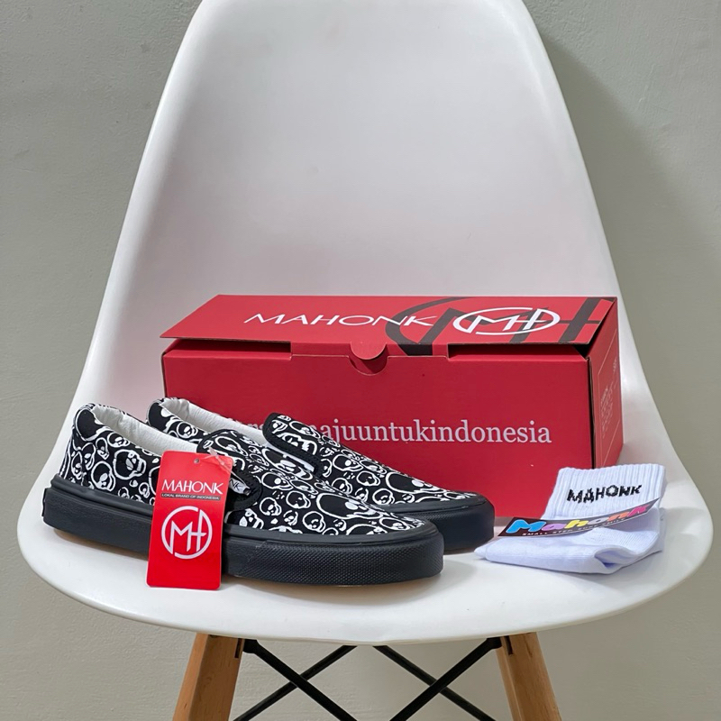 SEPATU BRAND LOKAL - Sepatu Slip On Mahonk Kama Full Black || Sepatu Sneakers Buat Sekolah Pria wani