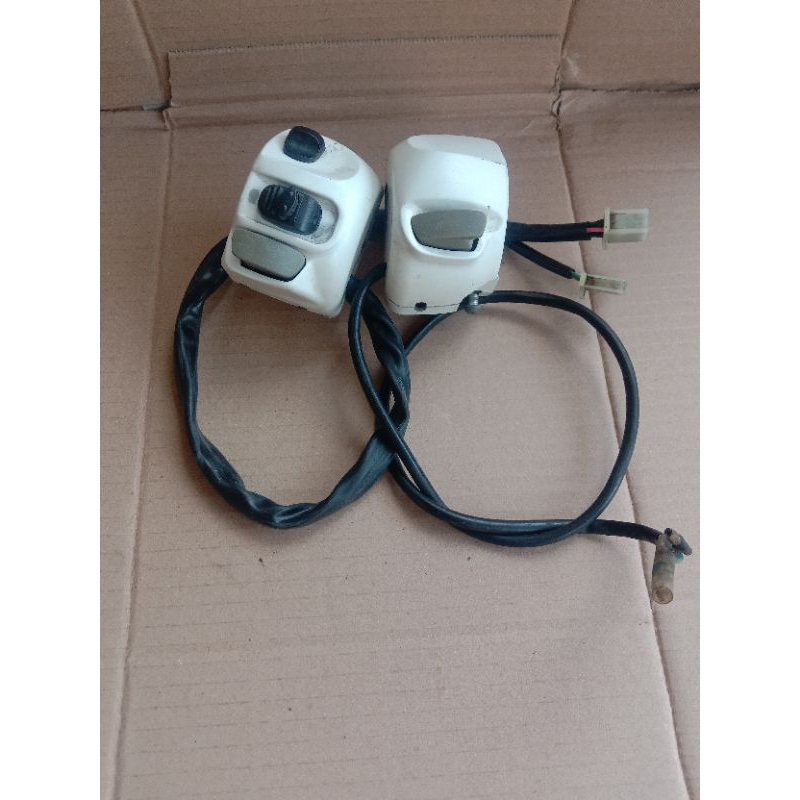 HOLDER SAKLAR YAMAHA FINO FI INJEKSI 1 SET KAKAN DAN KIRI ORIGINAL SECEND